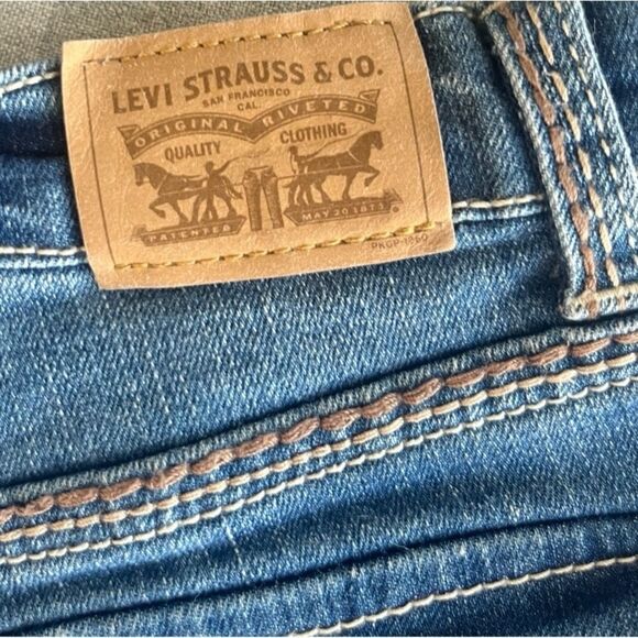 Levi's Shorty Shorts Embroidered Jean Shorts Girls 16 Regular Blue - Picture 4 of 11